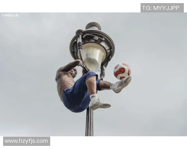 街头足球秀足球明星与市民互动展现精彩技艺与热情魅力