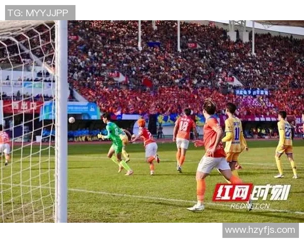 慢动作捕捉足球明星的精彩瞬间与激情时刻的完美演绎